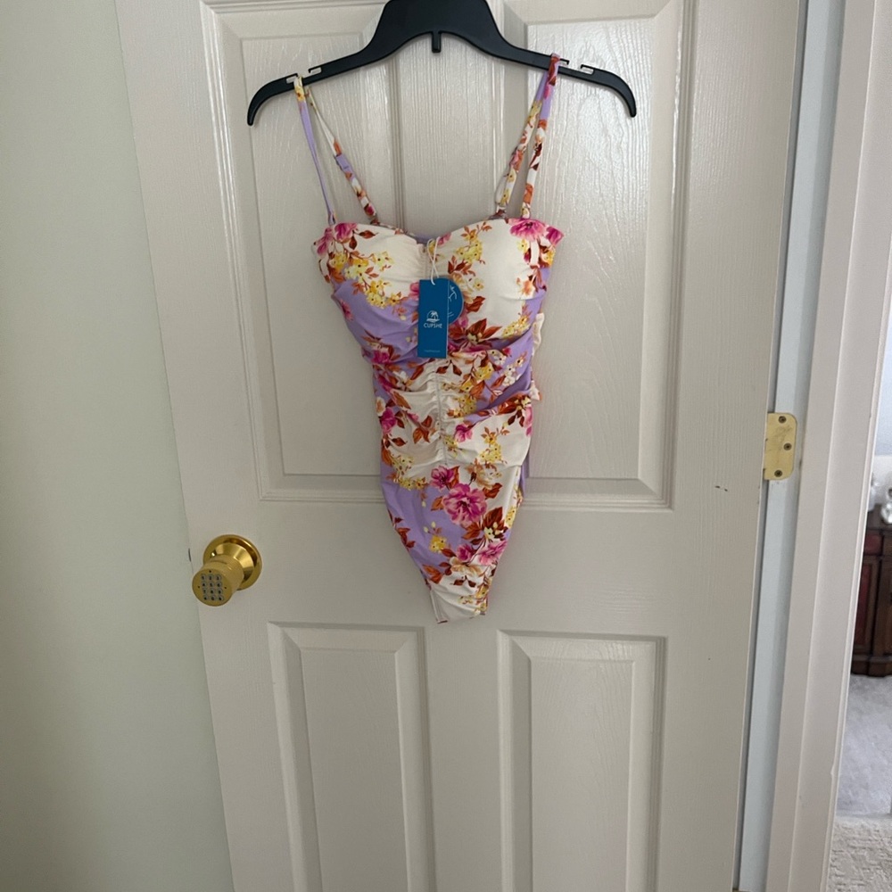Cupshe Floral One-Piece Swimsuit in Lavender, White, Pink